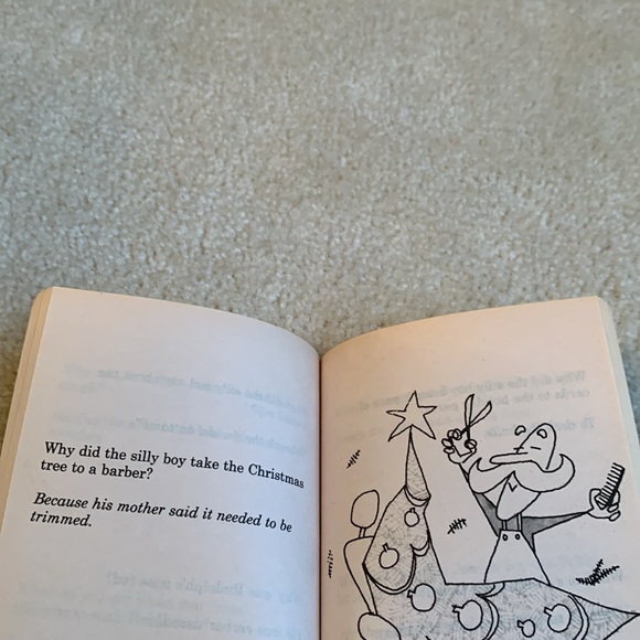 Set of 3 Holiday Children’s Scholastic Paperback Books - Picture 10 of 11